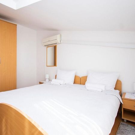 Family Holiday Apartments Lucia Vodice Eksteriør billede