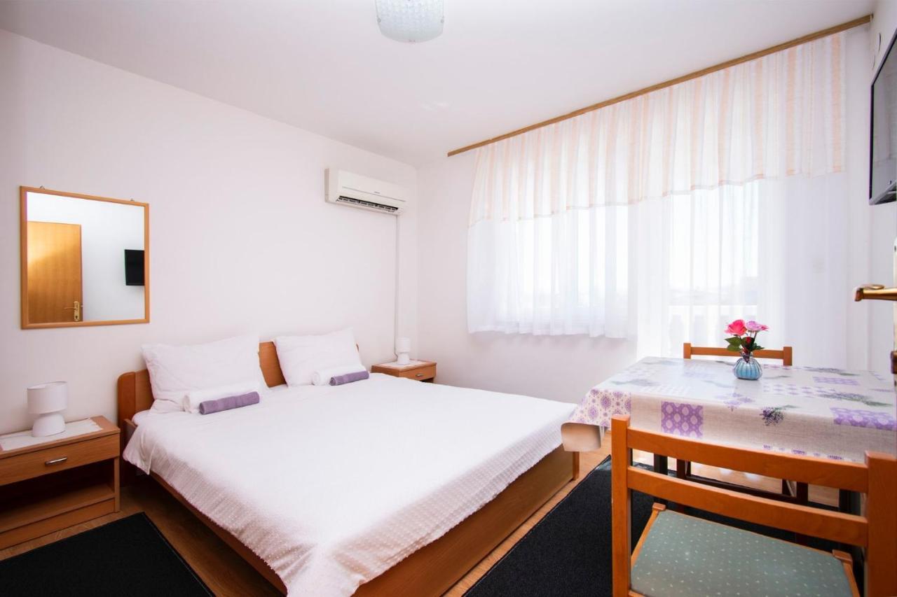 Family Holiday Apartments Lucia Vodice Eksteriør billede