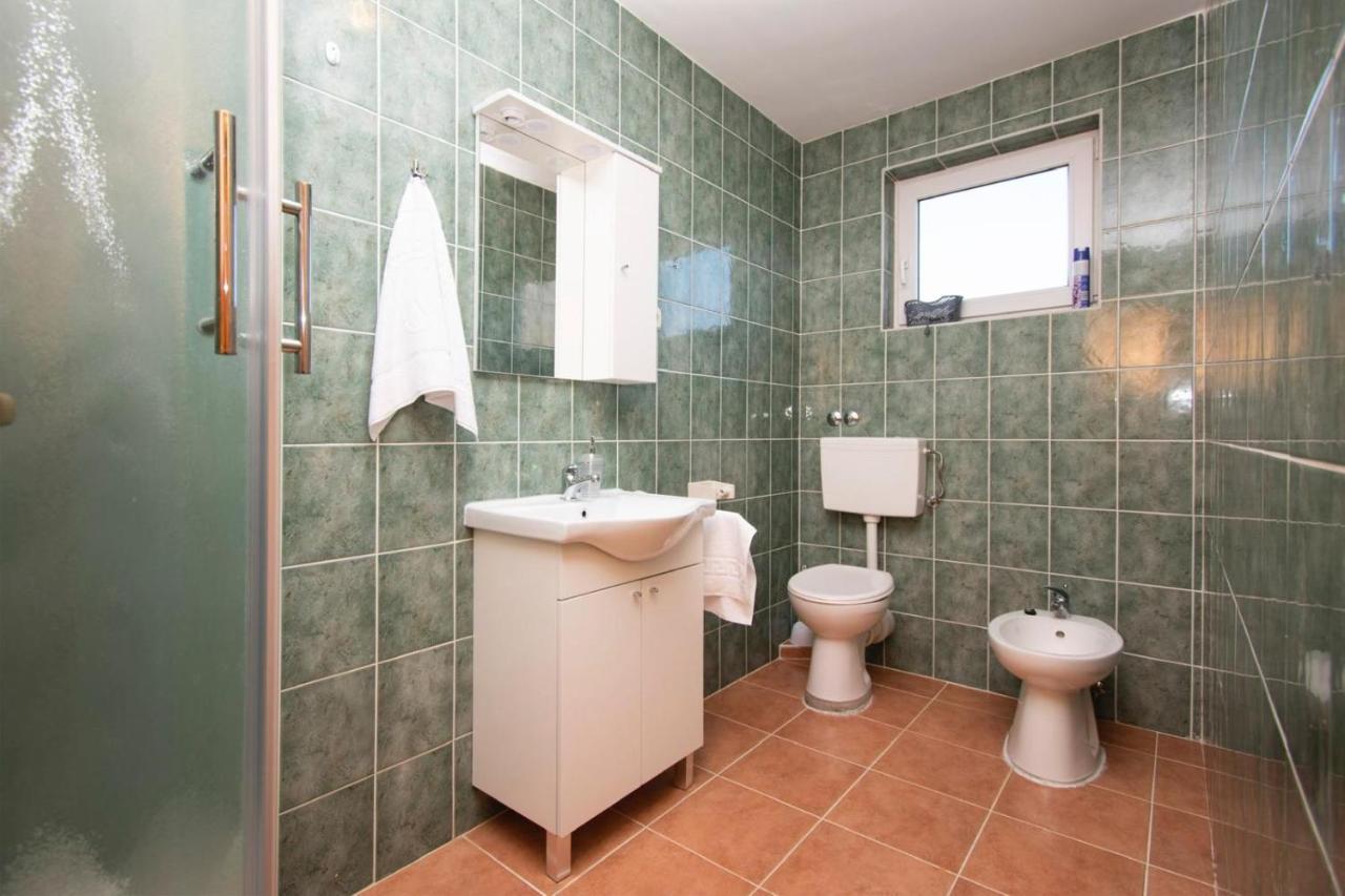 Family Holiday Apartments Lucia Vodice Eksteriør billede