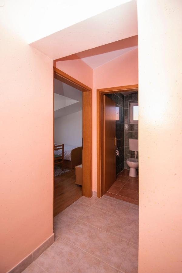 Family Holiday Apartments Lucia Vodice Eksteriør billede