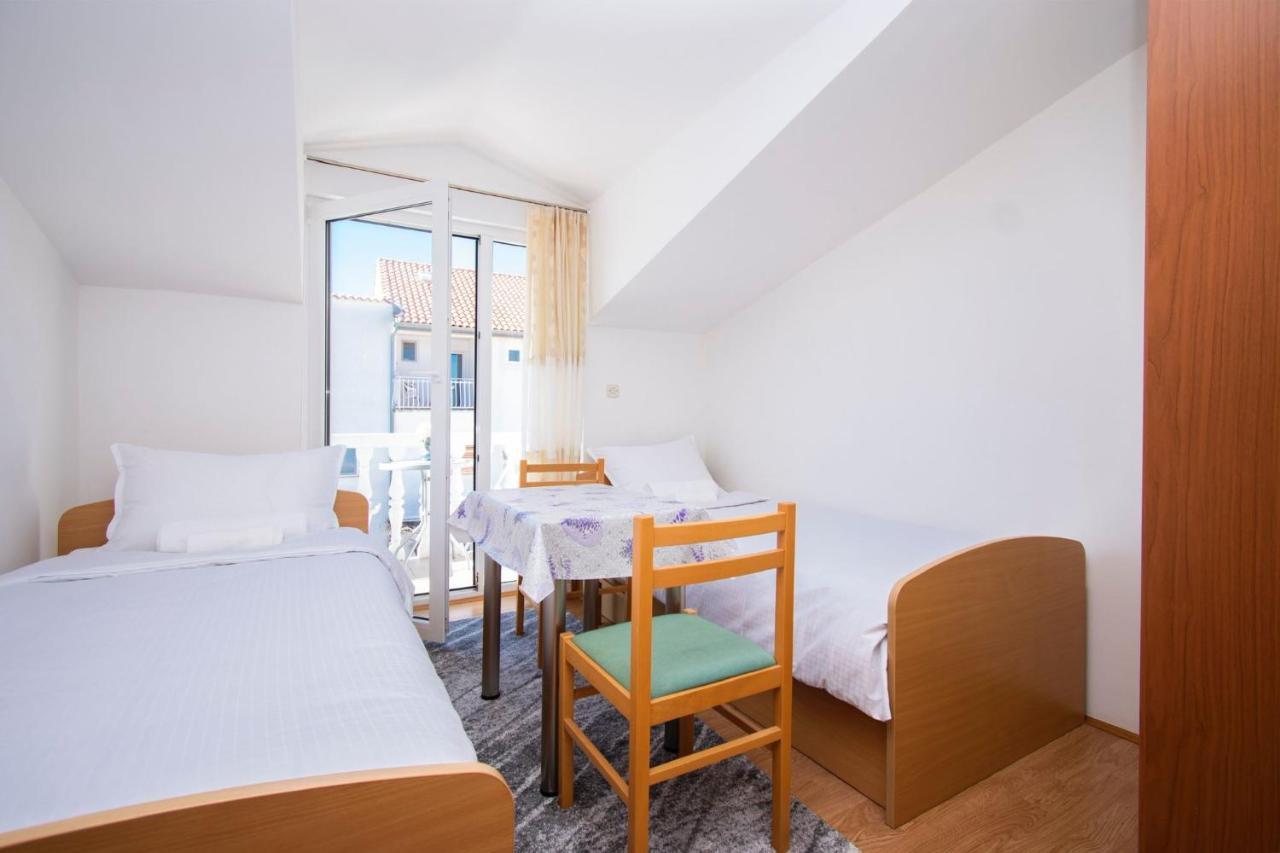 Family Holiday Apartments Lucia Vodice Eksteriør billede