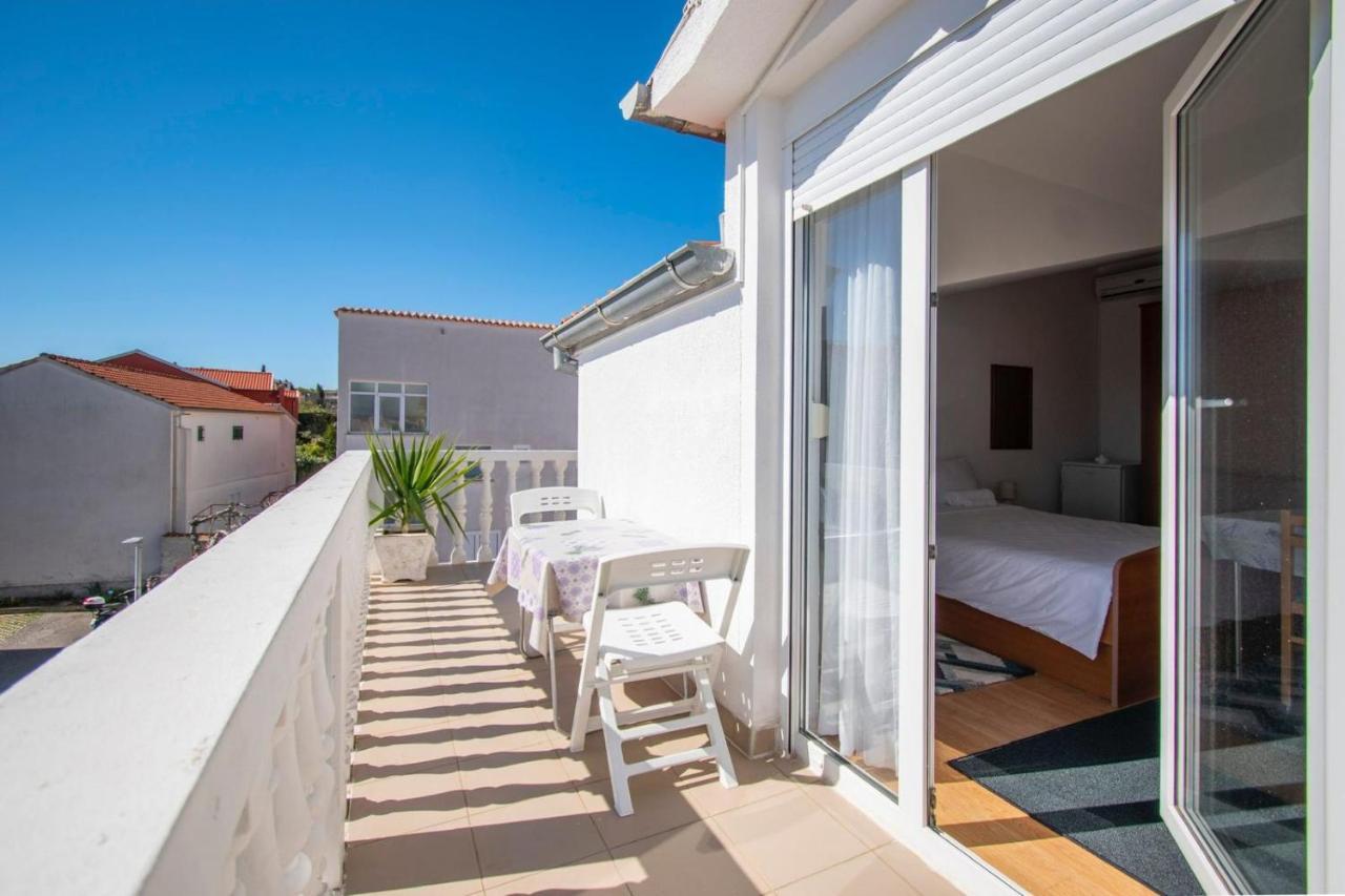 Family Holiday Apartments Lucia Vodice Eksteriør billede