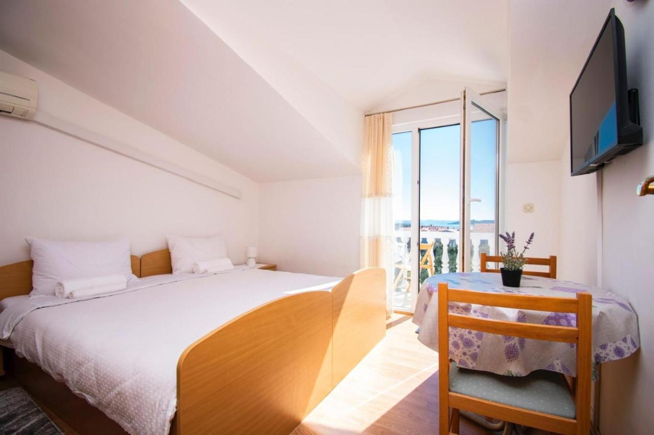 Family Holiday Apartments Lucia Vodice Eksteriør billede