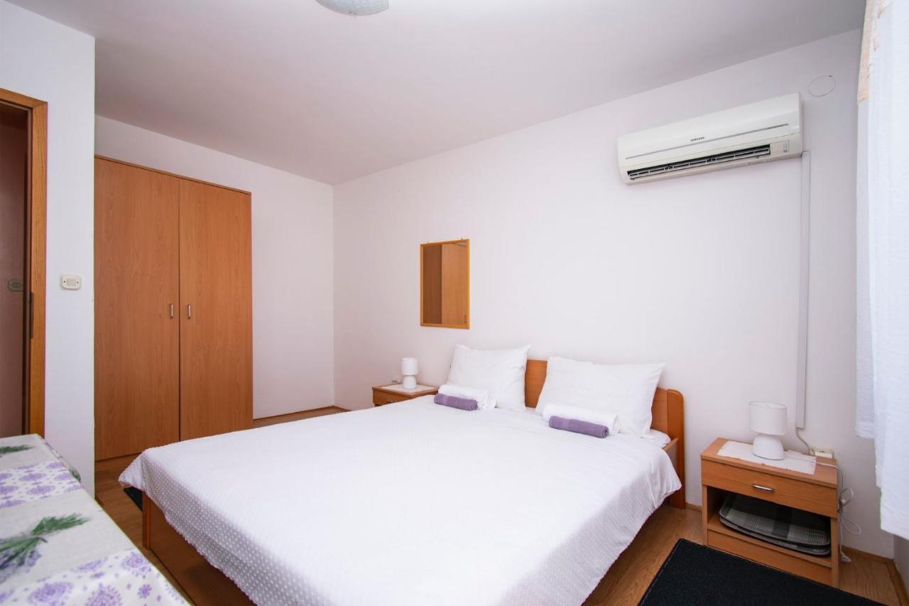 Family Holiday Apartments Lucia Vodice Eksteriør billede