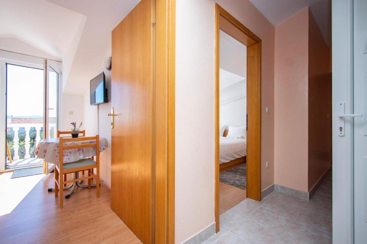 Family Holiday Apartments Lucia Vodice Eksteriør billede