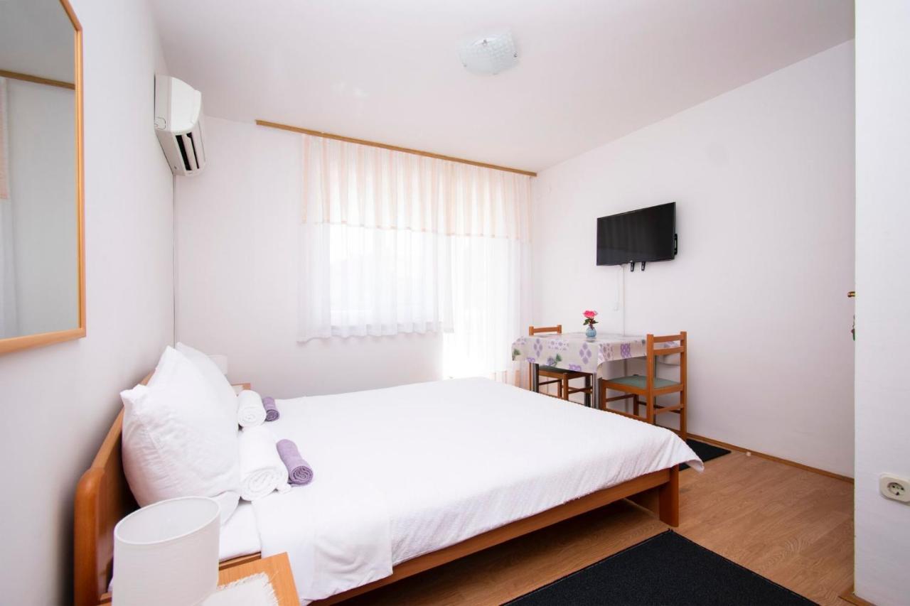 Family Holiday Apartments Lucia Vodice Eksteriør billede