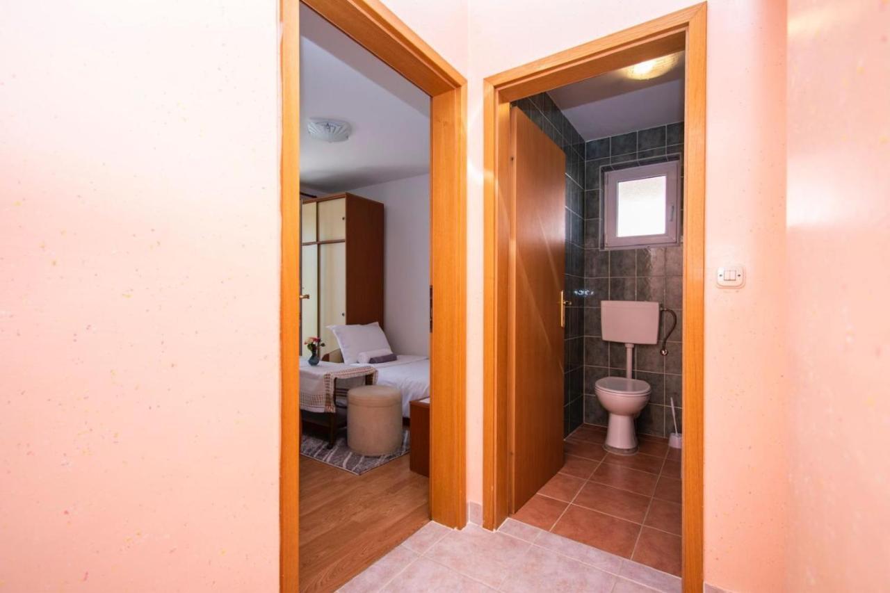 Family Holiday Apartments Lucia Vodice Eksteriør billede
