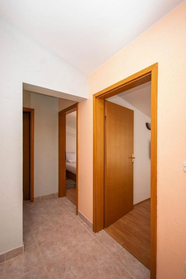 Family Holiday Apartments Lucia Vodice Eksteriør billede