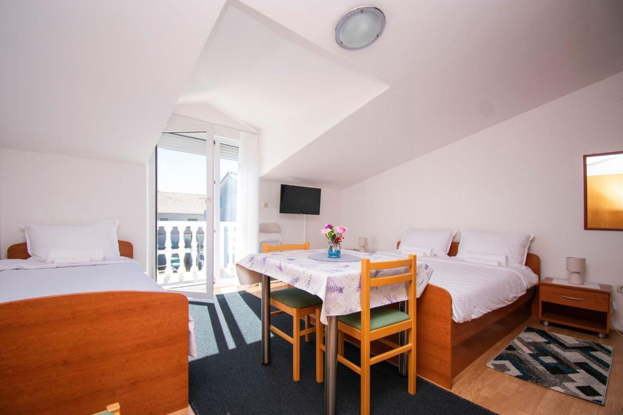 Family Holiday Apartments Lucia Vodice Eksteriør billede