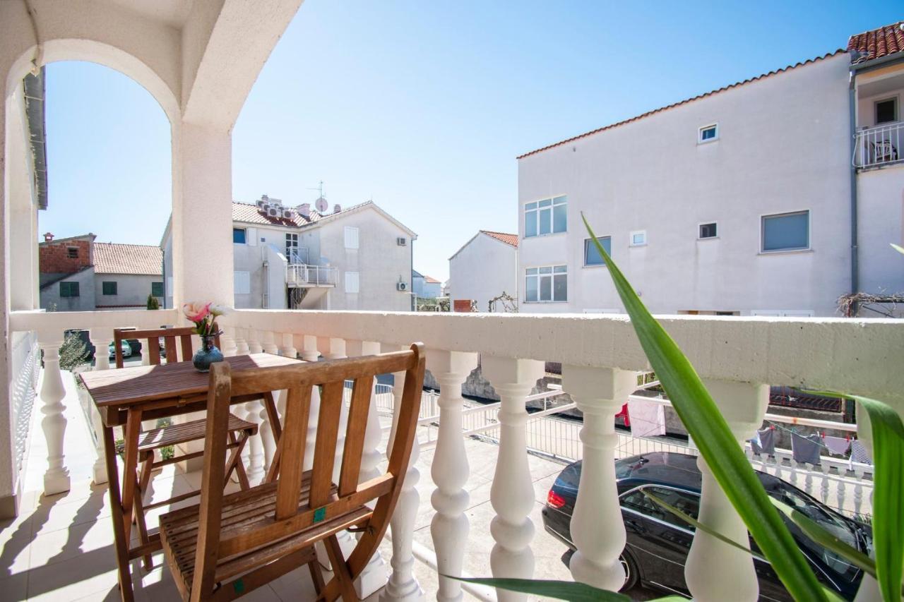 Family Holiday Apartments Lucia Vodice Eksteriør billede