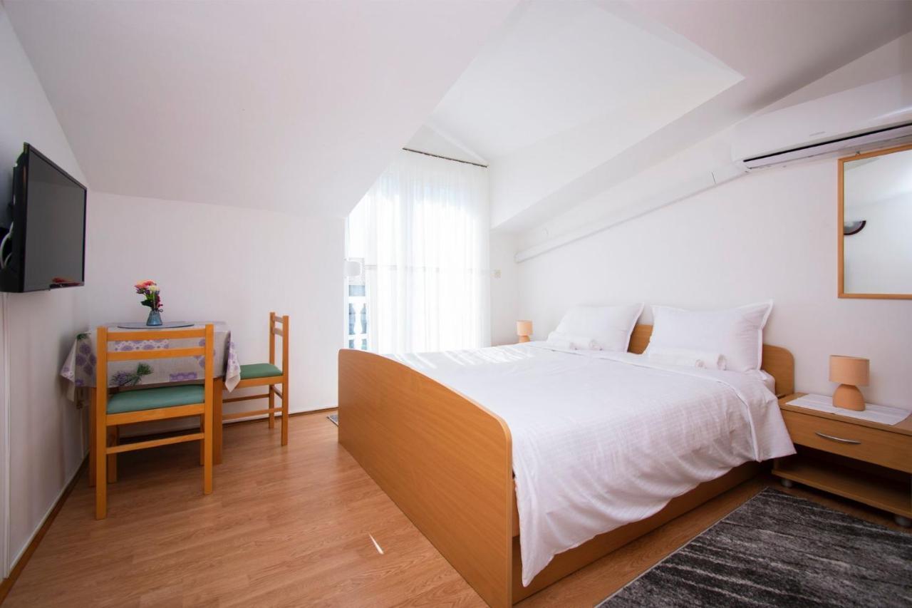 Family Holiday Apartments Lucia Vodice Eksteriør billede