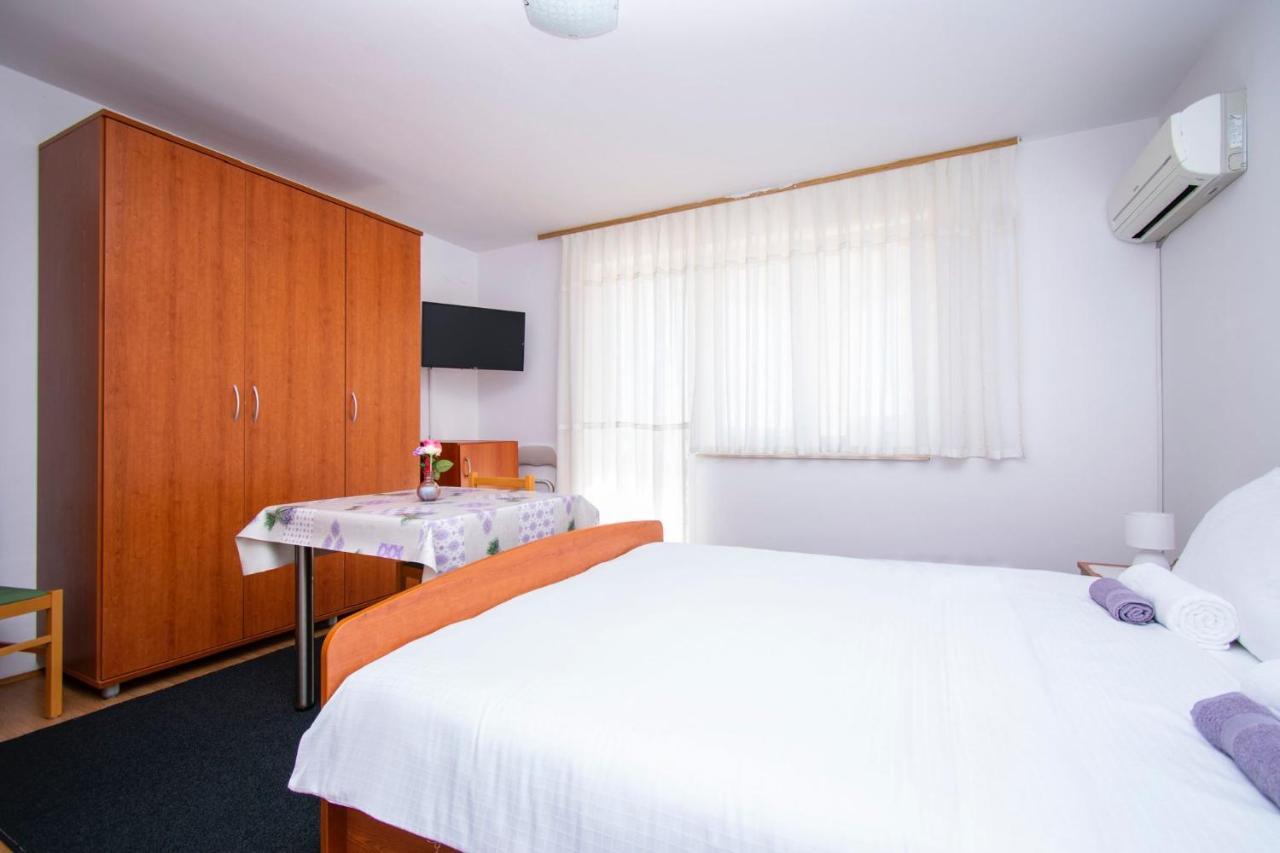 Family Holiday Apartments Lucia Vodice Eksteriør billede