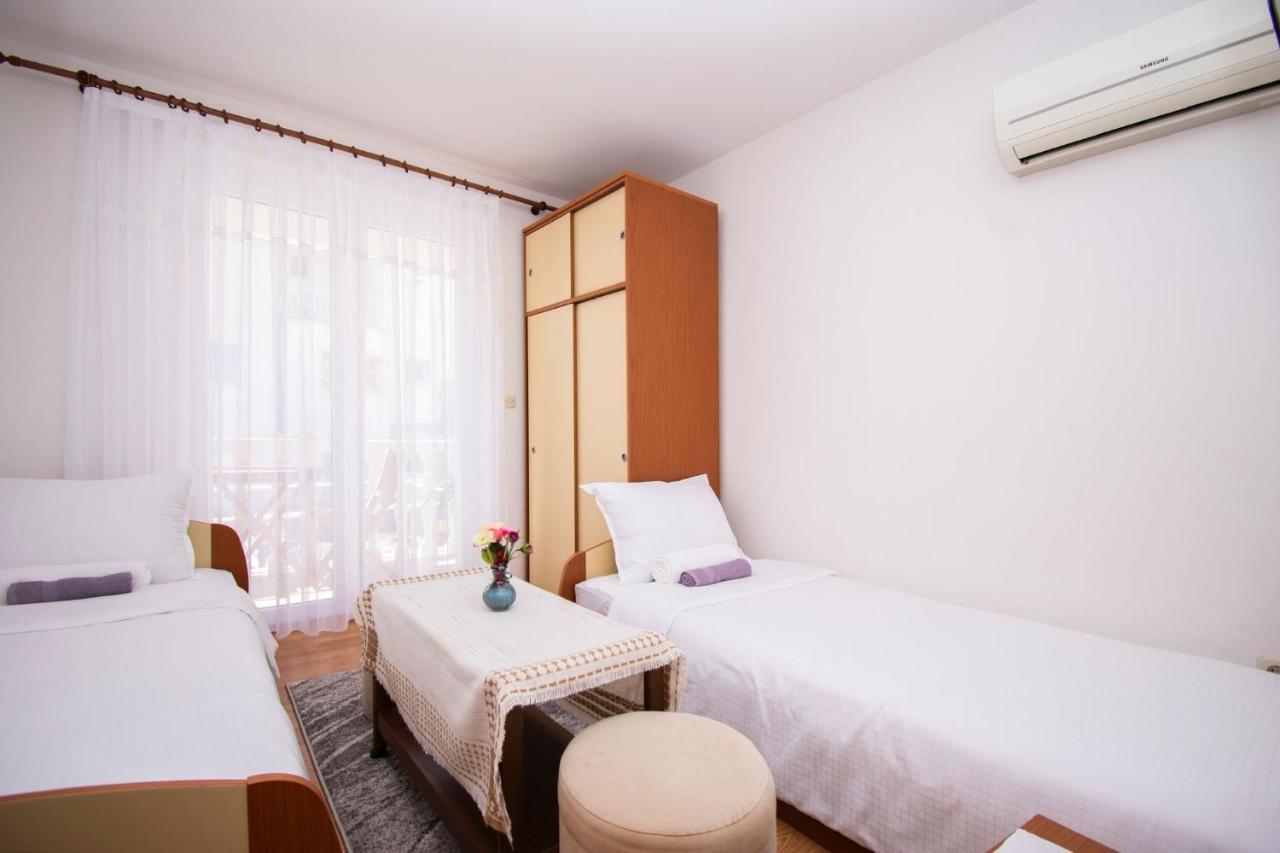 Family Holiday Apartments Lucia Vodice Eksteriør billede