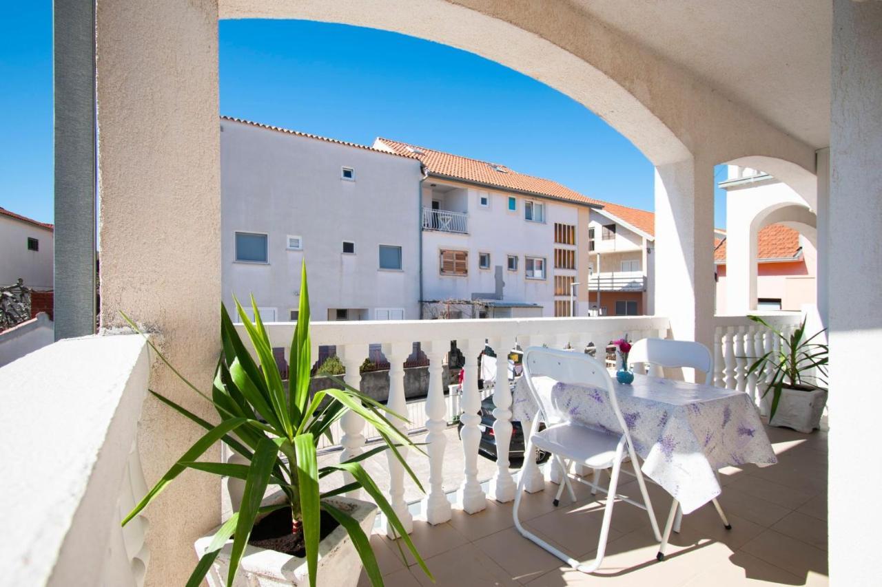 Family Holiday Apartments Lucia Vodice Eksteriør billede