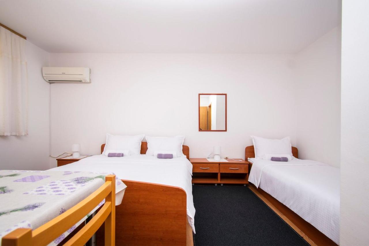 Family Holiday Apartments Lucia Vodice Eksteriør billede