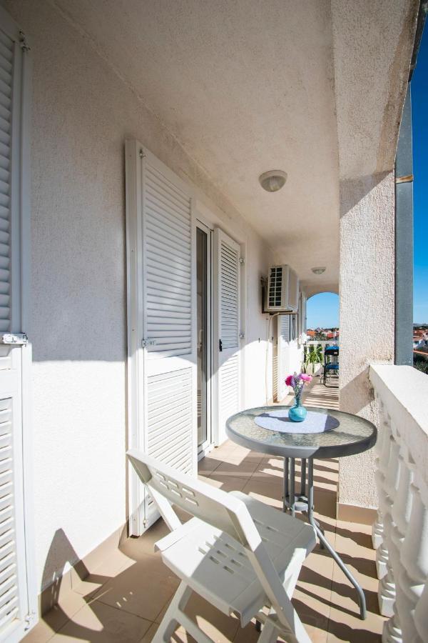 Family Holiday Apartments Lucia Vodice Eksteriør billede