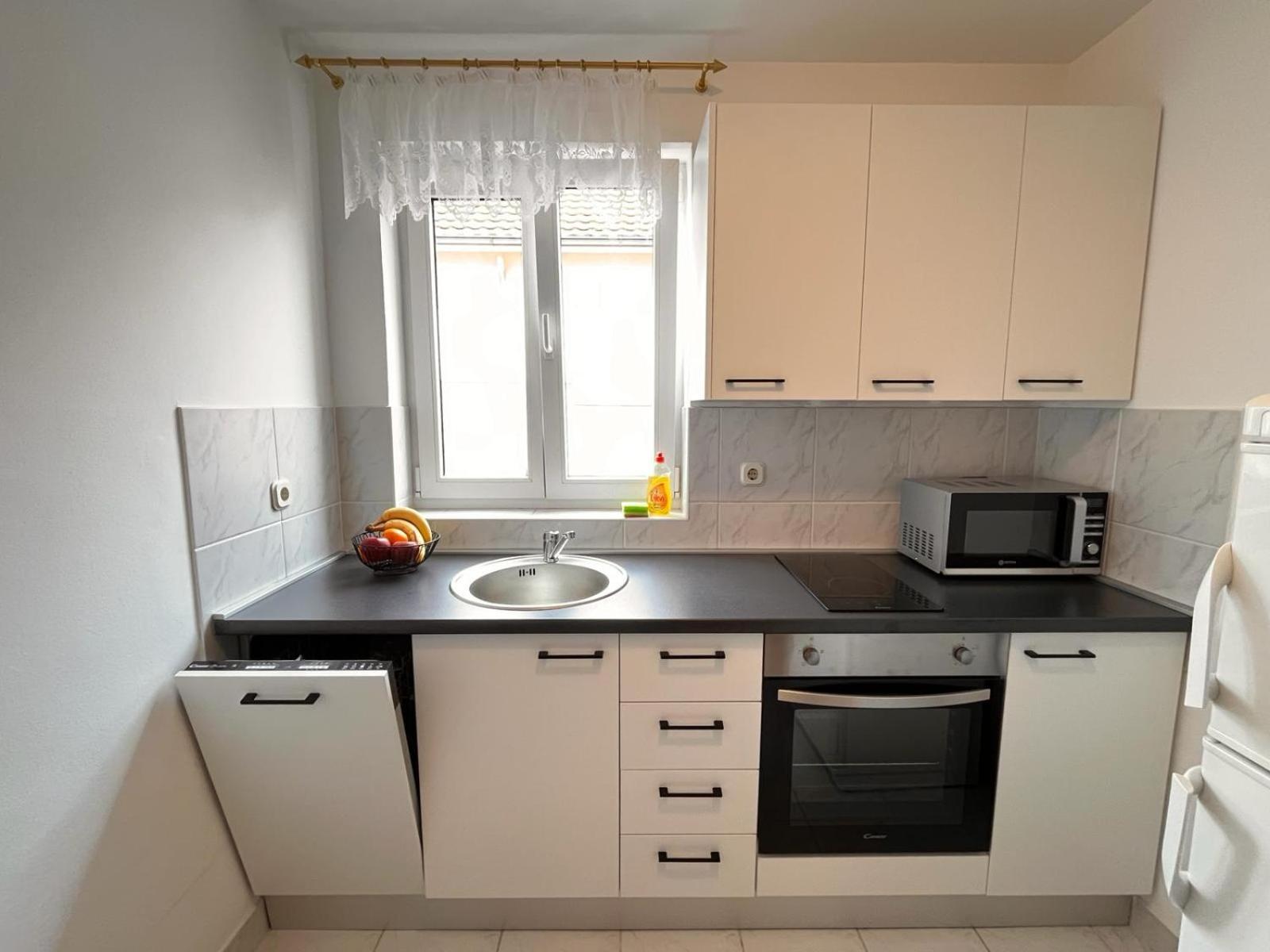 Family Holiday Apartments Lucia Vodice Eksteriør billede