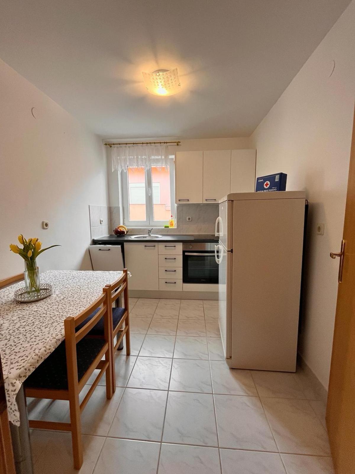Family Holiday Apartments Lucia Vodice Eksteriør billede